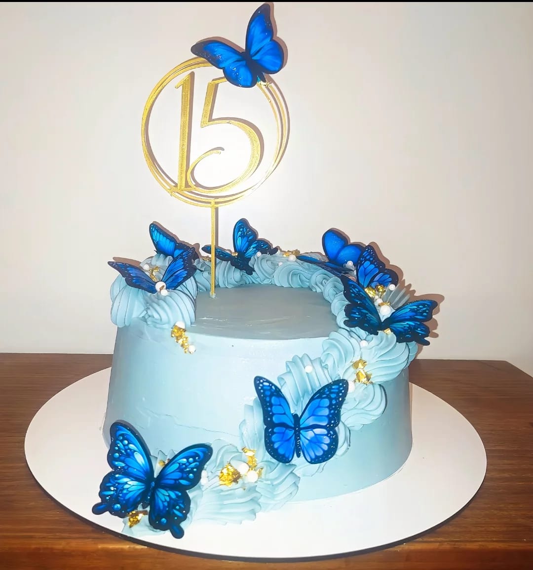 Decorando una torta artesanal
